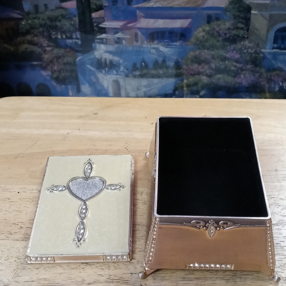 Treasure Chest Trinket Box Silvertone Swarovski Crystal Stones Adorned.🕌 - Picture 13 of 16